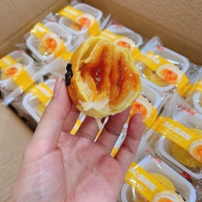 Bánh trứng chảy Egg Yolk Puff 1 cái - Bánh ngọt nhân lòng đỏ trứng Aidebao