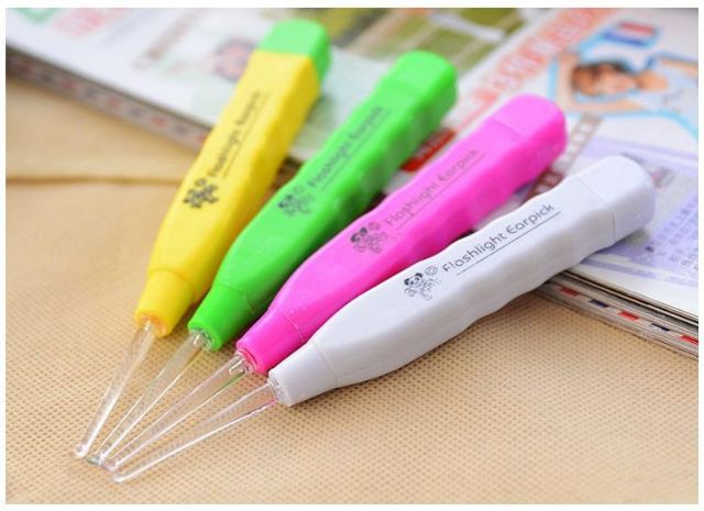Dụng cụ lấy ráy tai có đèn