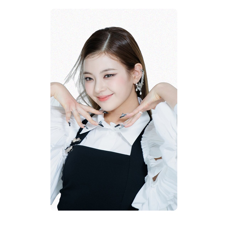 ITZY Album CHECKMATE Transparent Card Yeji Ryujin Photocard