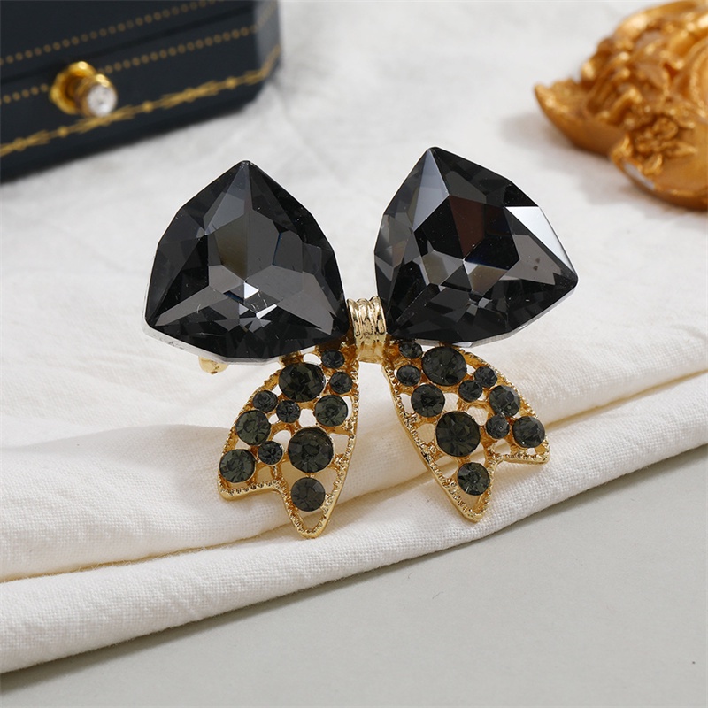 Ghim Cài Áo Hình Nơ Đính Đá Pha Lê Thời Trang