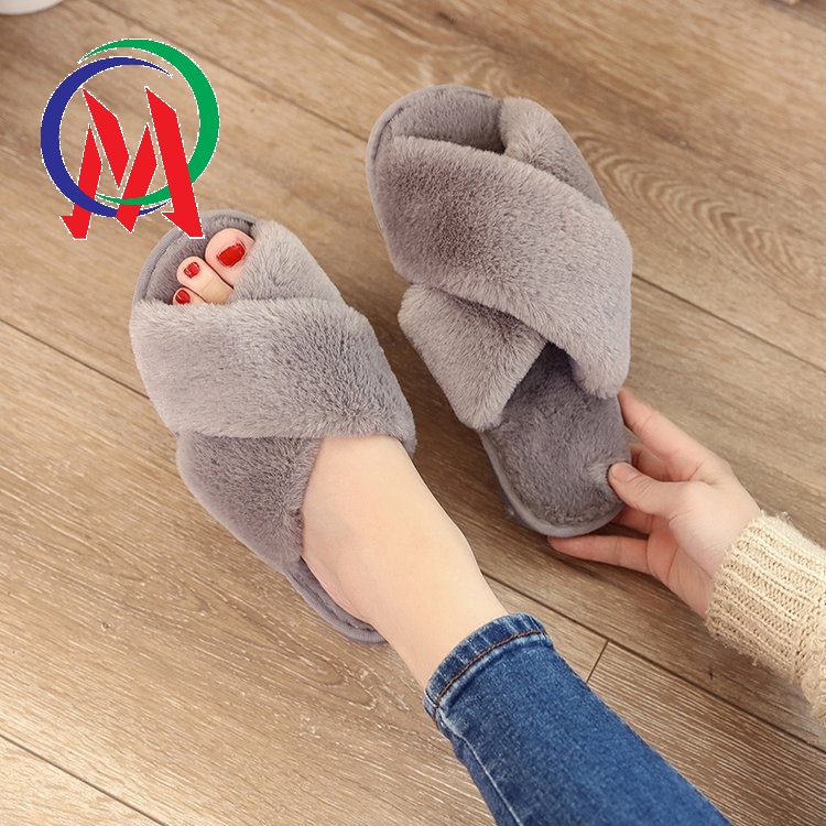 Dép lông mang trong nhà hình chéo