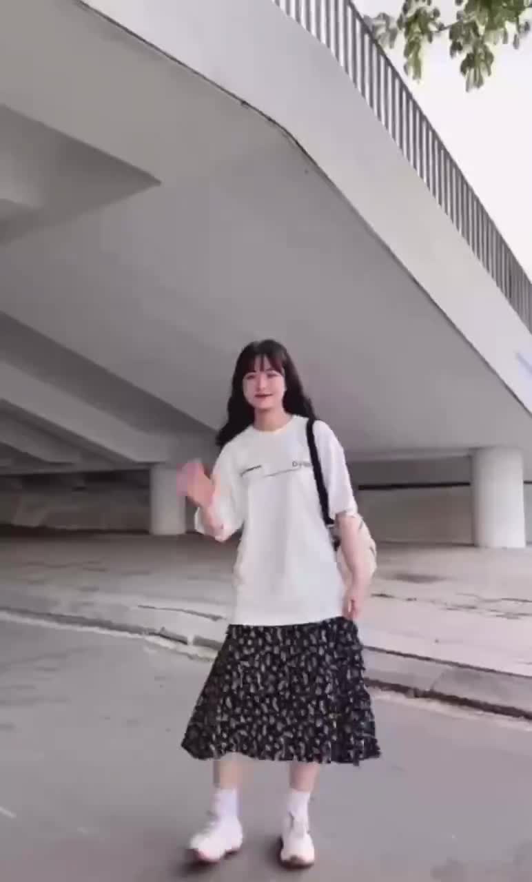 Chân váy hoa dáng dài phong cách vintage chân váy hoa nhí siêu đẹp hot trend năm nay thời trang BANAMO 591 | BigBuy360 - bigbuy360.vn