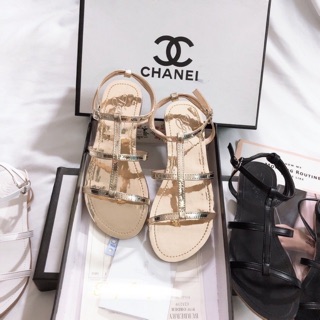 Giày sandal đế bệt quai chiến binh da bóng khoá cài
