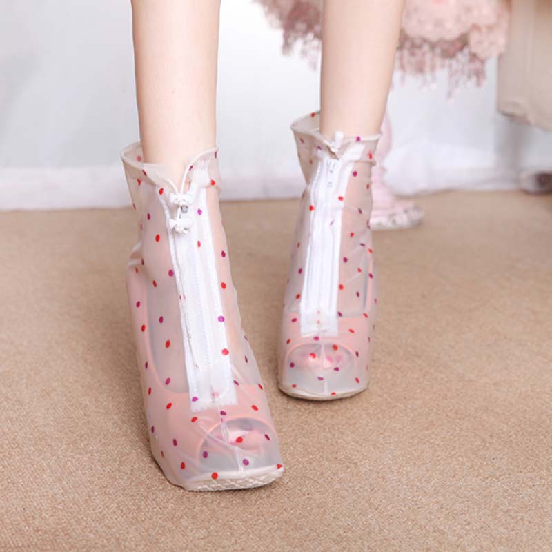 Ủng đi mưa nữ cho giày cao gót nhựa PVC dẻo đủ size họa tiết chấm bi | BigBuy360 - bigbuy360.vn