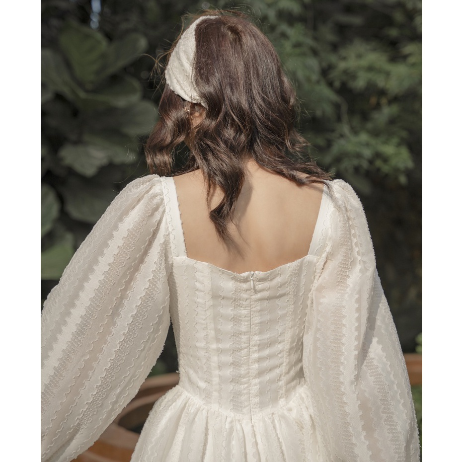 Đầm kem thêu hoạ tiết Chloe Dress