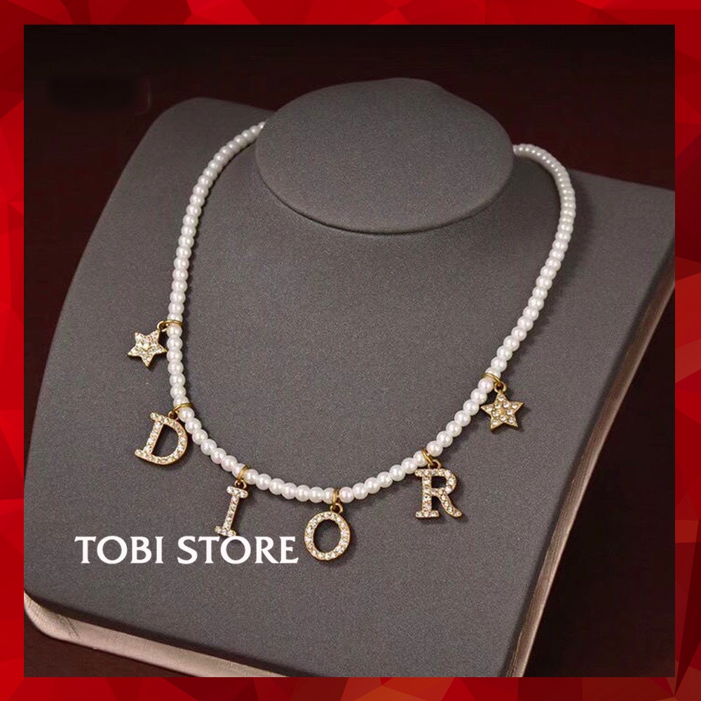 Vòng cổ choker thương hiệu ngọc trai nhân tạo thả chữ đính đá VCH21