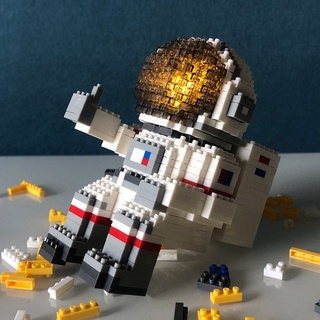 LEGO LẮP RẮP MÔ HÌNH 3D PHI HÀNH GIA CÓ ĐÈN LED