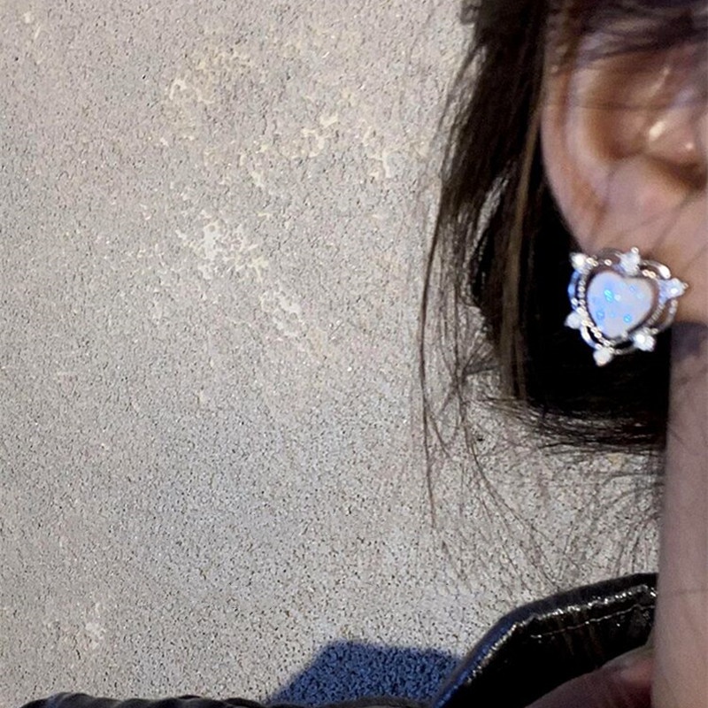 Khuyên Tai Hình Trái Tim Đính Đá Lấp Lánh Phong Cách retro Cao Cấp Thiết Kế Mới Dành Cho Bạn Nữ