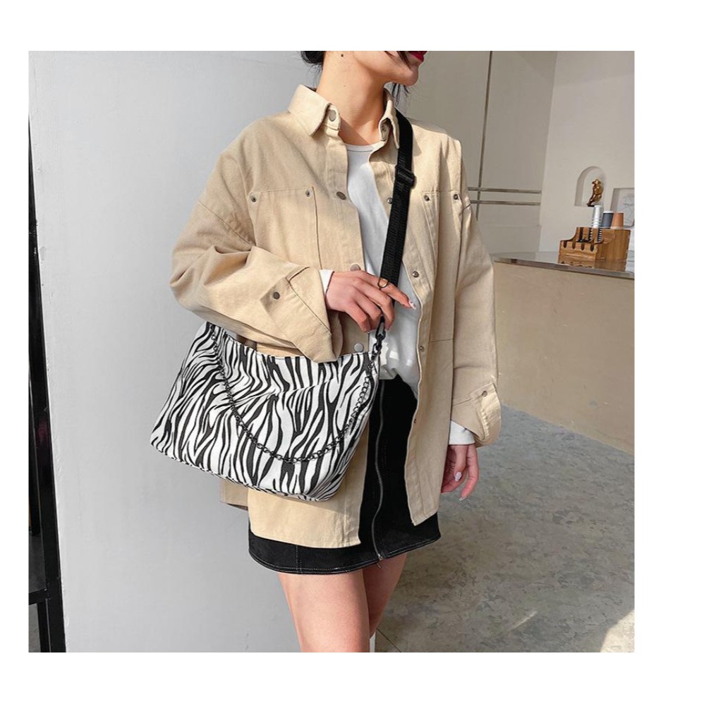 túi đeo chéo nữ vải 21f082