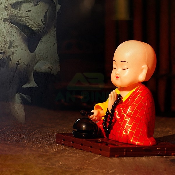 Tượng Chú Tiểu Gõ Mõ Gật Đầu Sử Dụng Năng Lượng Mặt Trời, Tượng Sư Thầy Gõ Mõ