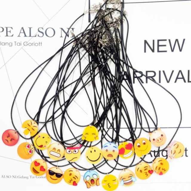 Dây chuyền kèm mặt. Mặt ngẫu nhiên. Giá sale 8000đ bao gồm dây và mặt