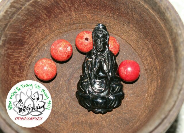 MẶT DÂY CHUYỀN SAN HÔ MẸ QUÁN THẾ ÂM BỒ TÁT MANG LẠI BÌNH AN