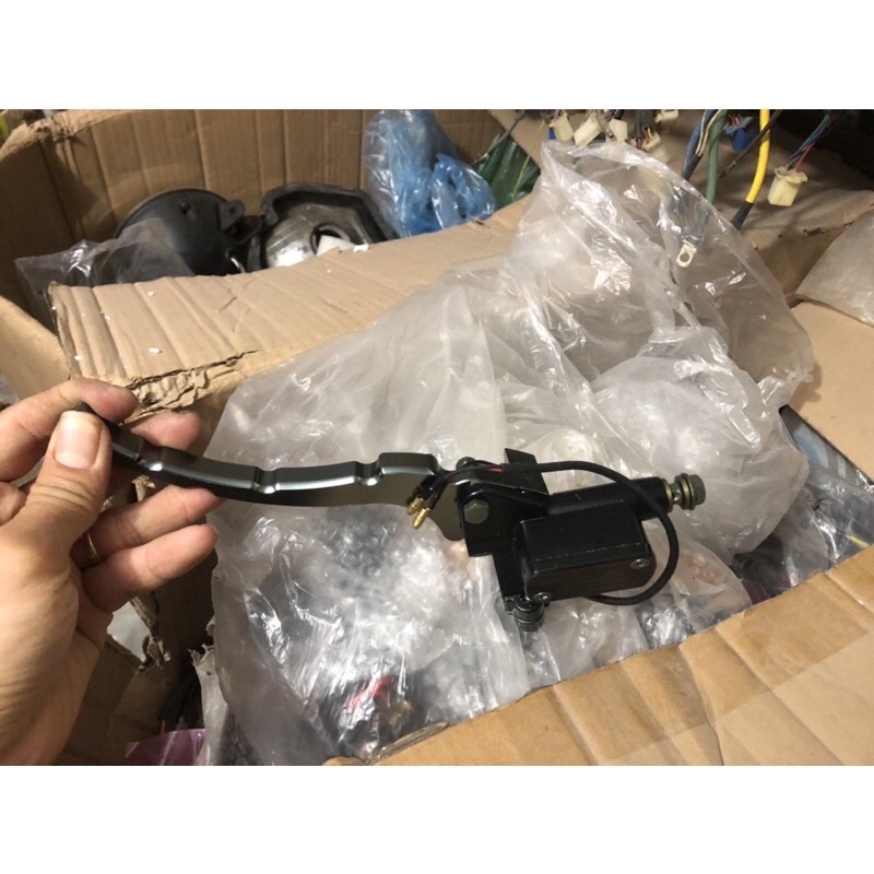 bộ tay thắng bơm dầu trên bên trái ốc nhỏ cờ lê 10