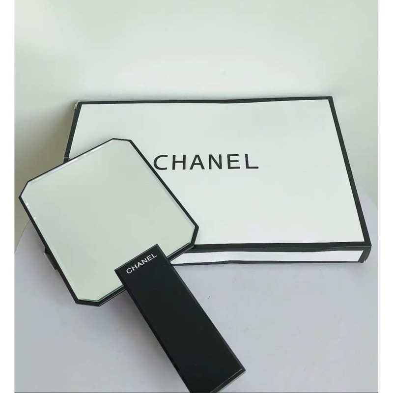Gương Chanel màu đen