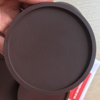 Lót ly cao su màu nâu có sẵn trơn đường kính 9cm