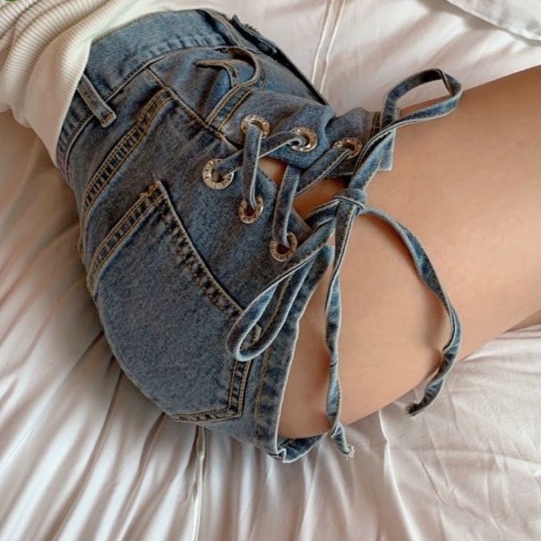 Quần jeans đan dây phôm chuẩn tôn dáng.