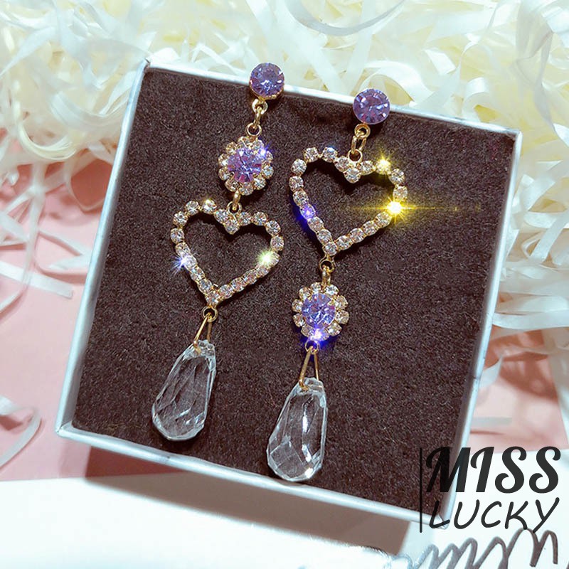 Khuyên tai hình trái tim với thiết kế hai bên bất đối xứng dành cho nữ