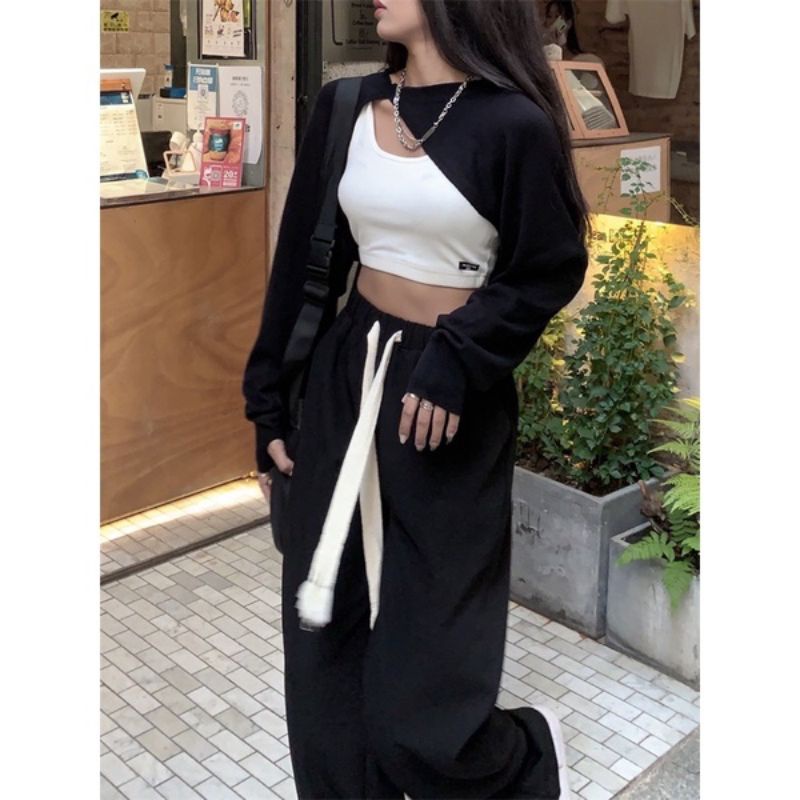 gom set áo crotop 69(giá gốc 149k nha mn) có size M,L ảnh thật trên hình, em còn slg ít, mn ib lej