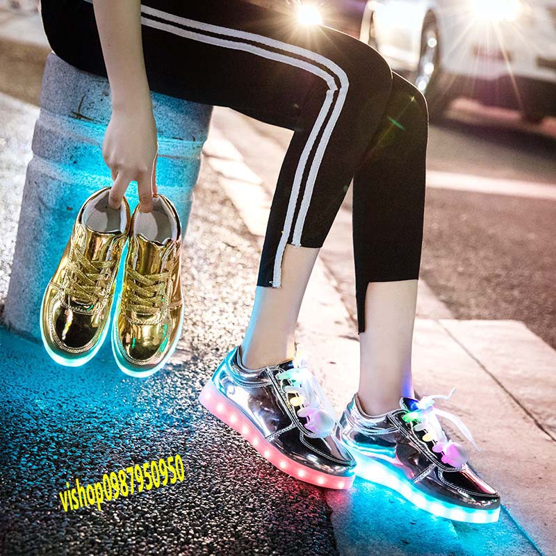 Giày phát sáng màu bạc bóng phát sáng 7 màu 8 chế độ đèn led cực đẹp (có video) mã QH4  Xđẹp | BigBuy360 - bigbuy360.vn