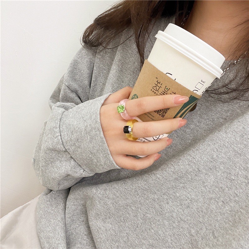 Nhẫn nhựa xanh lá/hồng