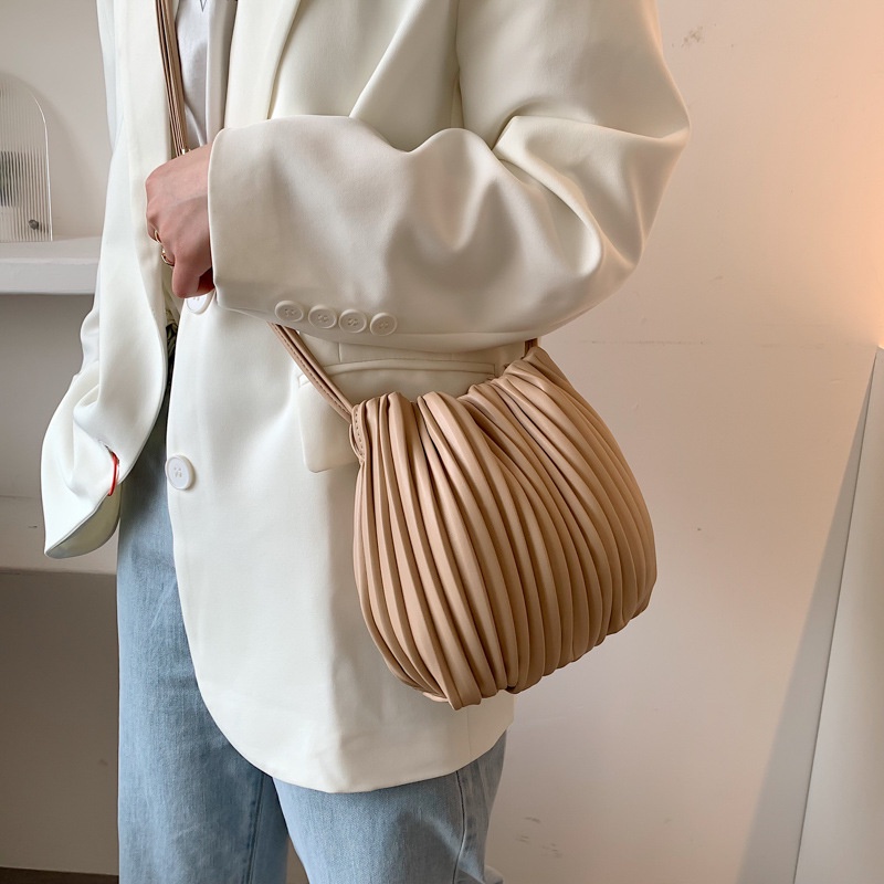 Túi Đeo Chéo Dạng Xô Xếp Ly Thời Trang Hàng Nhập Khẩu 2022 Thời Trang Cho Nữ