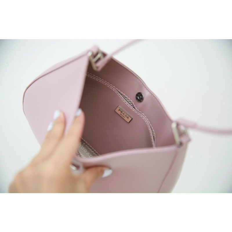 Túi xách nữ kẹp nách Prada cloe
