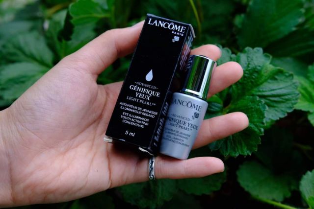 Tinh dầu Genifique Yeux Light Pearl Lancôme đầu lăn | BigBuy360 - bigbuy360.vn