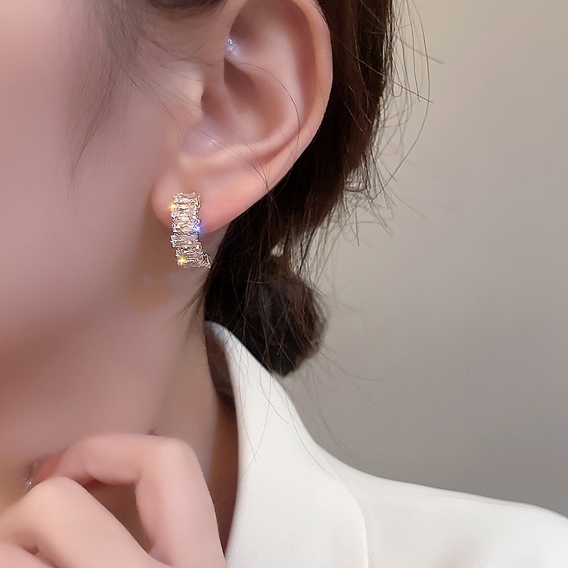 Khuyên Tai Cong Đính Đá Zircon Thời Trang Cao Cấp 2022