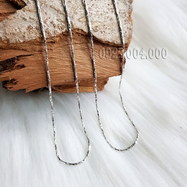 Dây chuyền vuông xoán cỡ nhỏ màu bạc DZ1807.