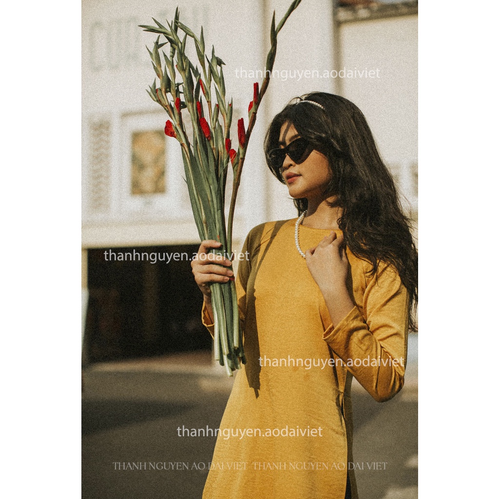 Áo dài vàng dáng suông truyền thống lụa Tây Thi