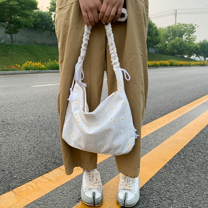 Túi Đeo Chéo Mềm Họa Tiết Hoa Cúc Nhỏ Dễ Thương Cho Nữ