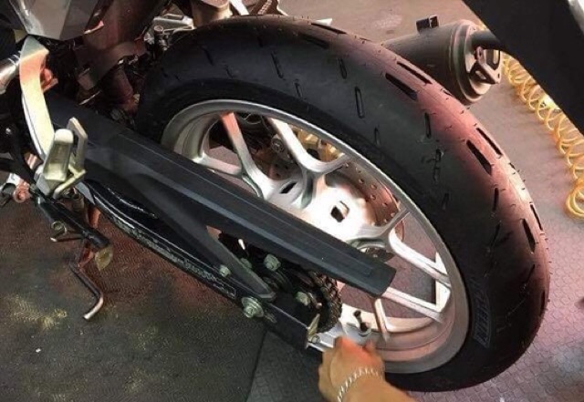 Vỏ xe chính hãng Michelin motogp gắn trực tiếp cho mọi dòng xe