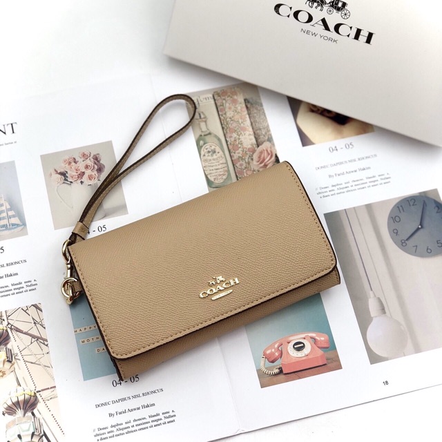 VÍ COACH FLAP PHONE SIZE TRUNG