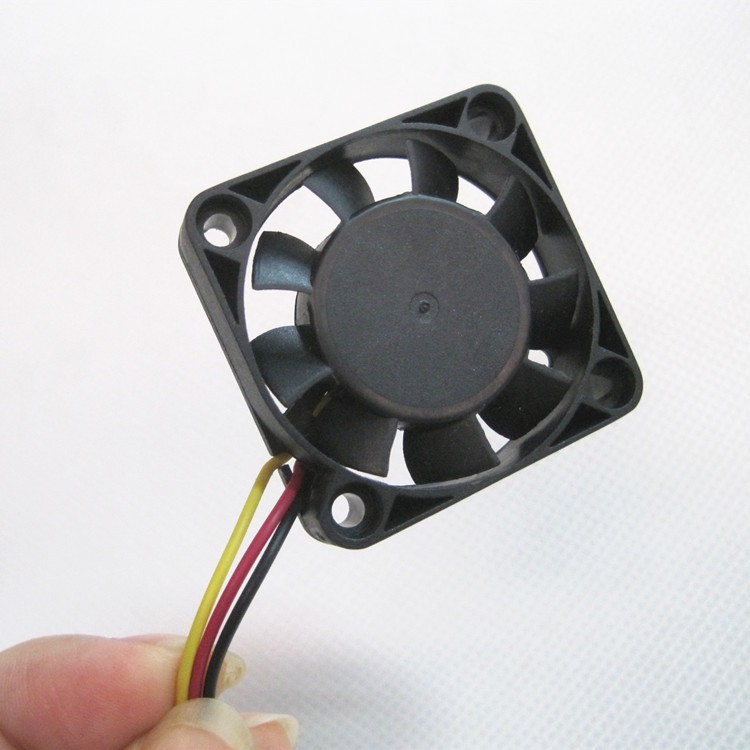 Quạt tản nhiệt 4cm 3pin 12v - fan máy tính 40x40x10mm