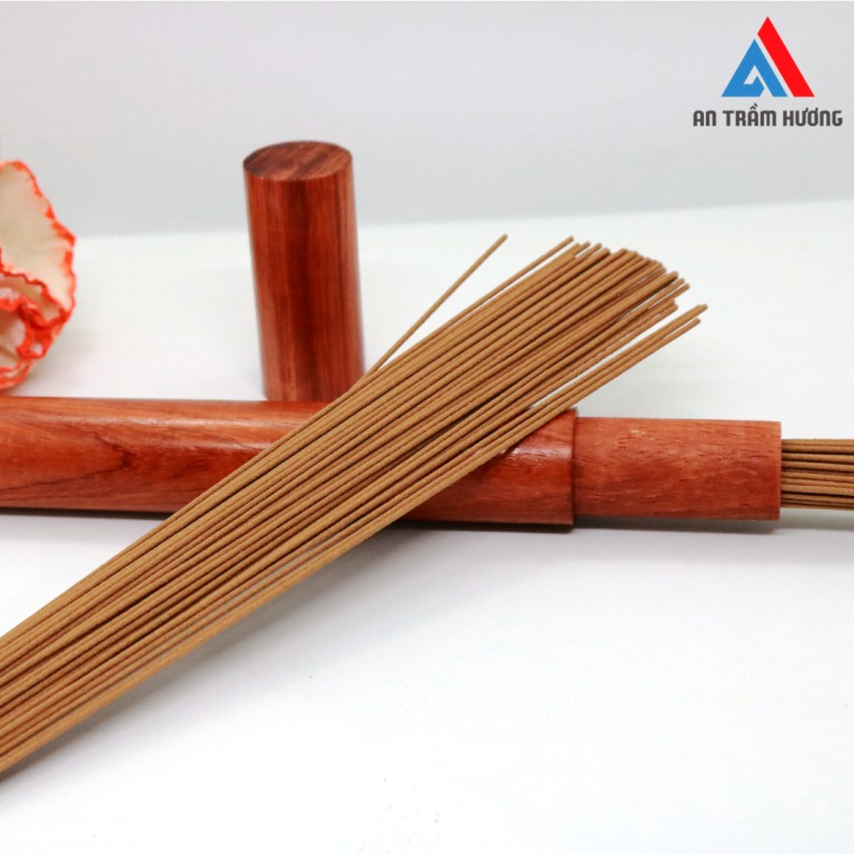 Nhang Trầm Hương Không Tâm Loại Ngọt Dịu Nhẹ, 100% Trầm Hương Thiên Nhiên, Không Hóa Chất.