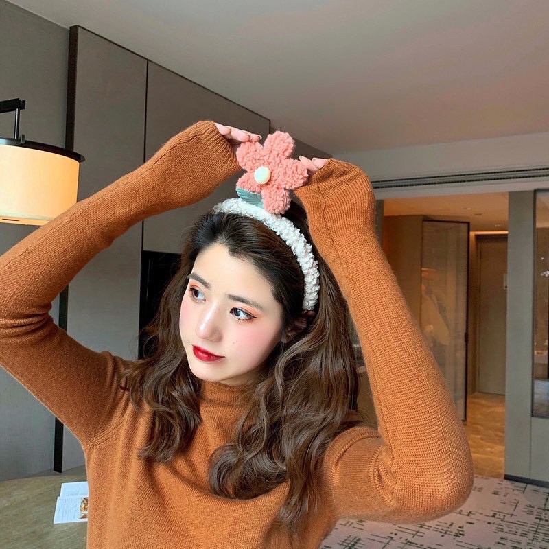 Cài tóc hoa mai cho bạn gái xinh hot trend- Hoa thứ 2