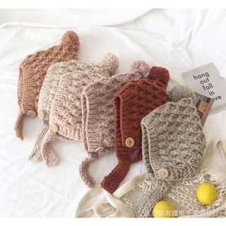 Mũ len trơn màu lót cotton chóp cục bông - quai dây khuy cài