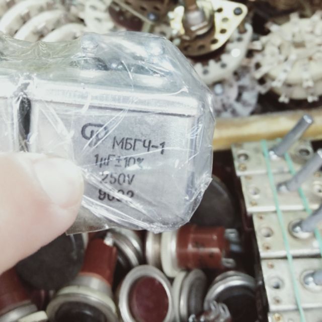 2 Tụ Nga 1uf 250v