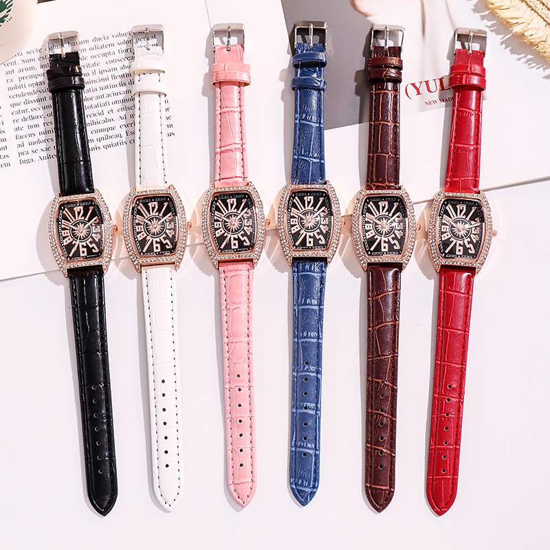 Đồng hồ quartz đính đá với dây đeo da sang trọng