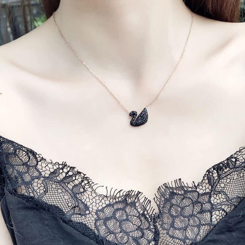 DÂY CHUYỀN THIÊN NGA ĐEN SWAROVSKI AUTHENTIC