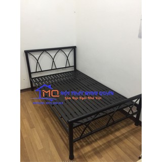 Giường sắt đan chéo rộng 1m dài 2m màu đen