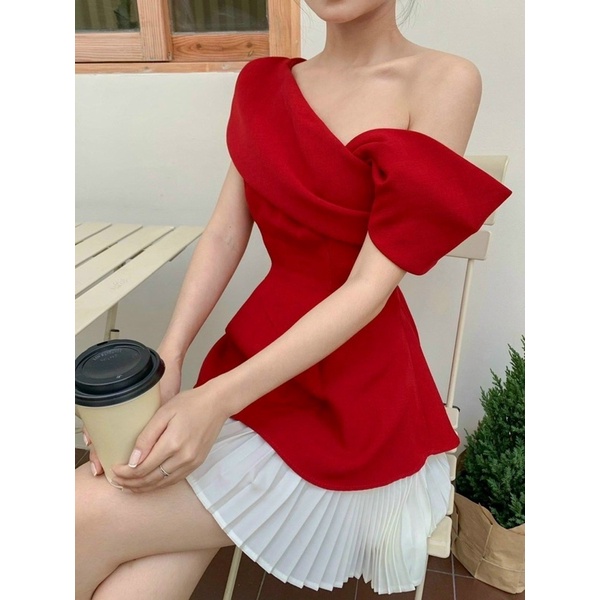 set áo lệch vai + váy xếp ly