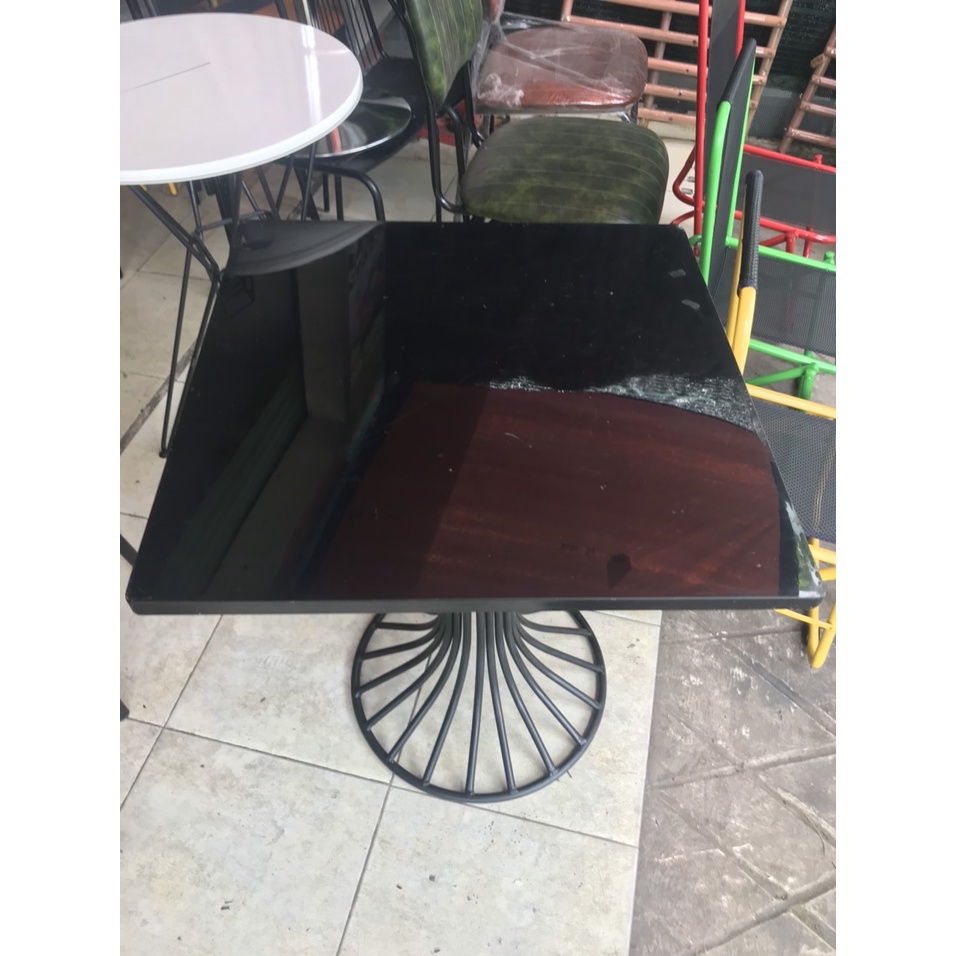 BÀN CÀ PHÊ CHÂN SẮT HÌNH LOA MẶT GỖ