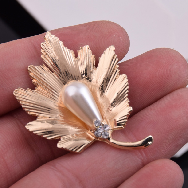 Trâm Cài Áo Hình Lá Phong Bằng Hợp Kim Cao Cấp Dễ Phối Đồ Thời Trang Cho Nữ