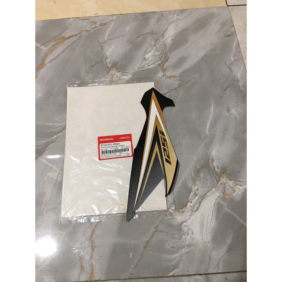 Tem A ốp ống yếm bên phải HONDA FUTURE NEO năm 2008 màu Đen xám. *NHA69P* 87103KYL900ZA