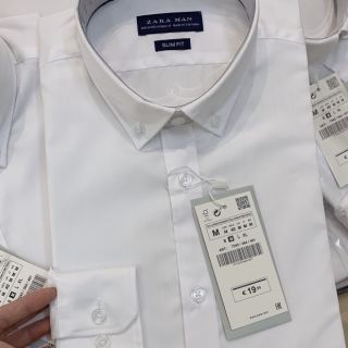 Sơ mi nam Zara Slimfit cực chất dành cho các anh.

Hàng Việt Tiến mà trưng sale 4-500k ko bằng áo này luôn.