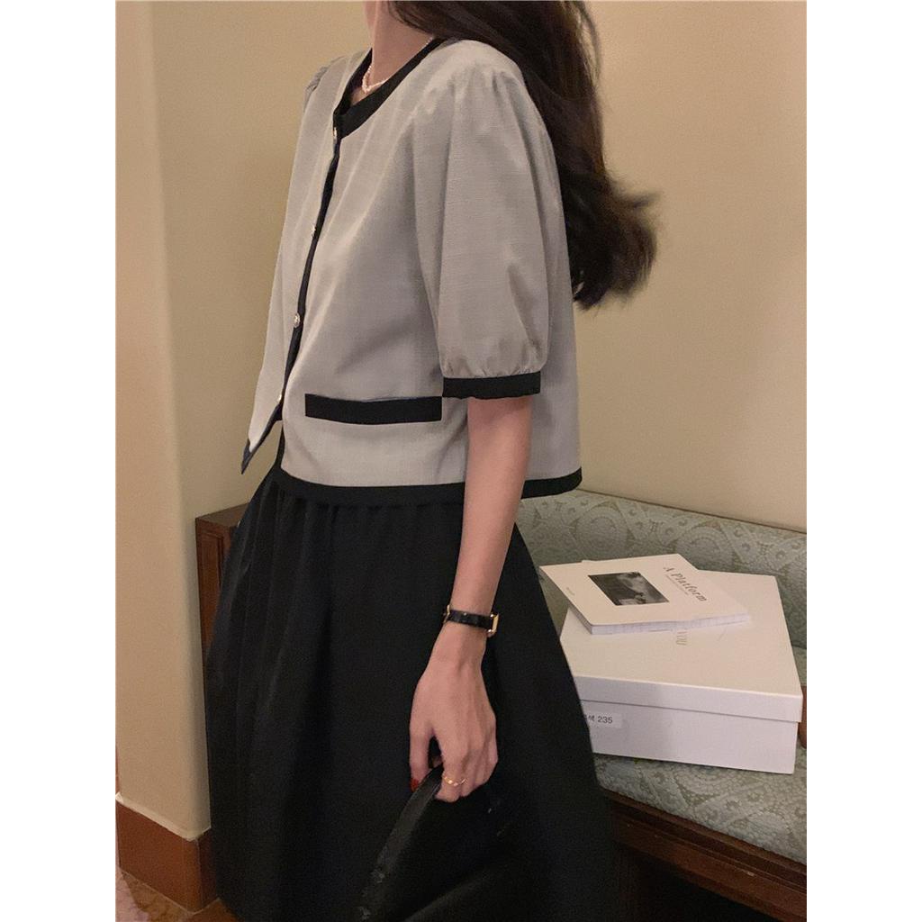 Set Áo Tay Ngắn Cổ Tròn Màu Sắc Tương Phản Phối Chân Váy Chữ A Thời Trang 61280