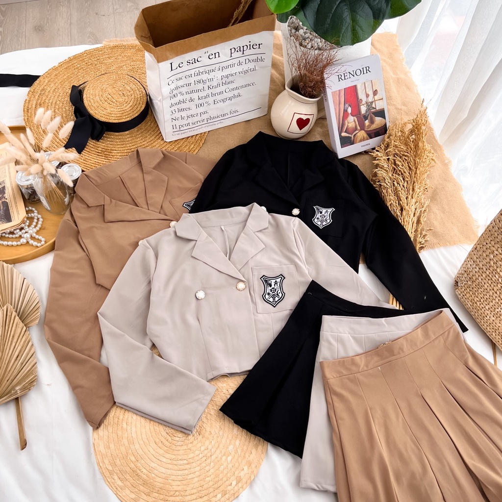 SET ÁO CROPTOP TAY DÀI LOGO + CHÂN VÁY XẾP LY