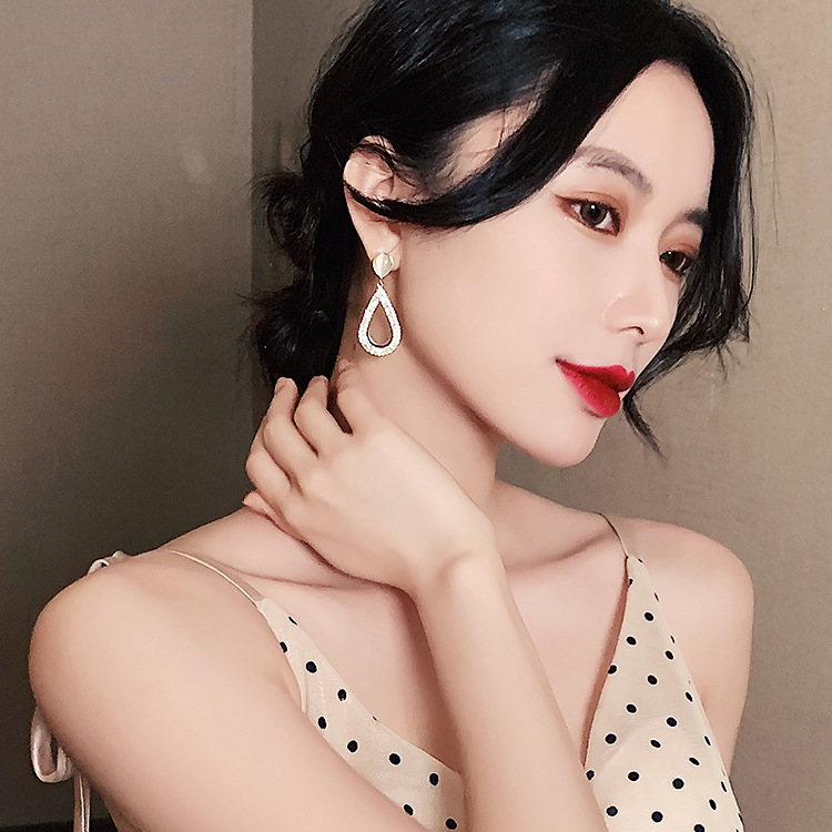 Korean new diamond hollow exquisite pure silver earrings pendants girl lovely sweet super fairy temperament pure silver ear nail net red lady anti allergy fashion versatile Earrings female students simple Earrings