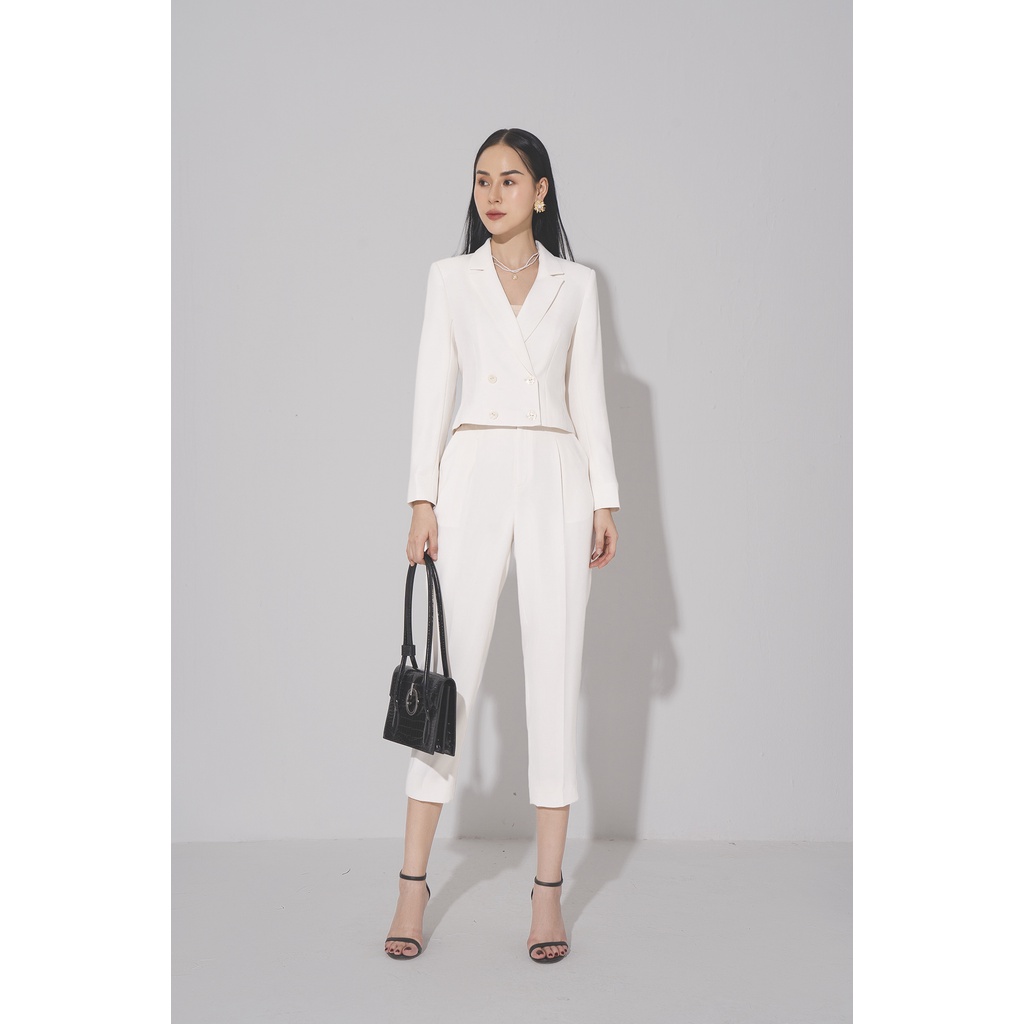 Quần lửng ống đứng màu trắng trong bộ vest Eva De Eva 21AQQE014T1